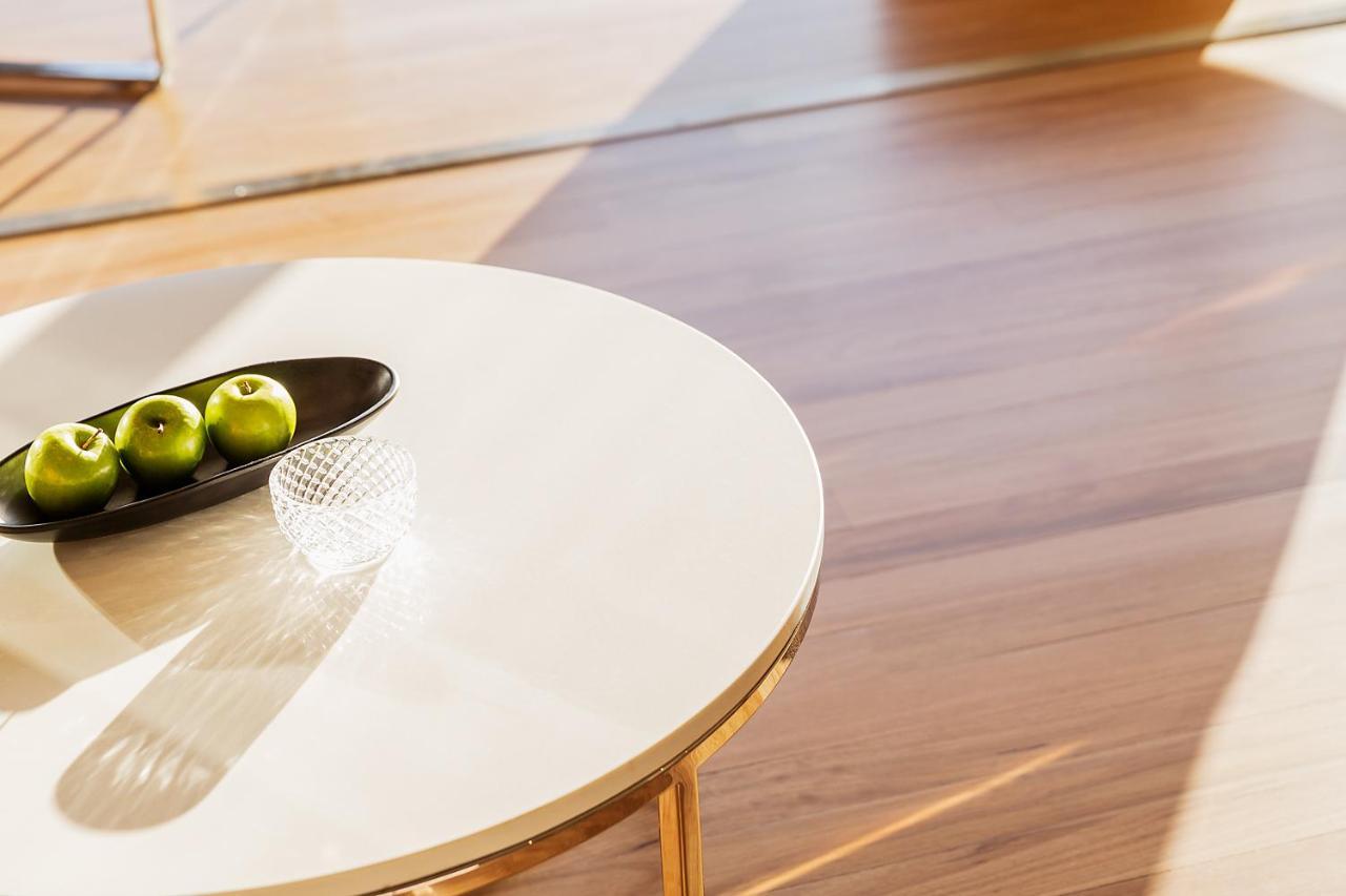 Fraser Suites Sydney Zewnętrze zdjęcie A table with a melamine tabletop