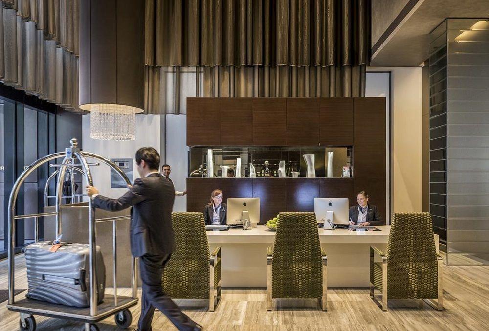 Fraser Suites Sydney Zewnętrze zdjęcie Concierge at the Conrad Hong Kong